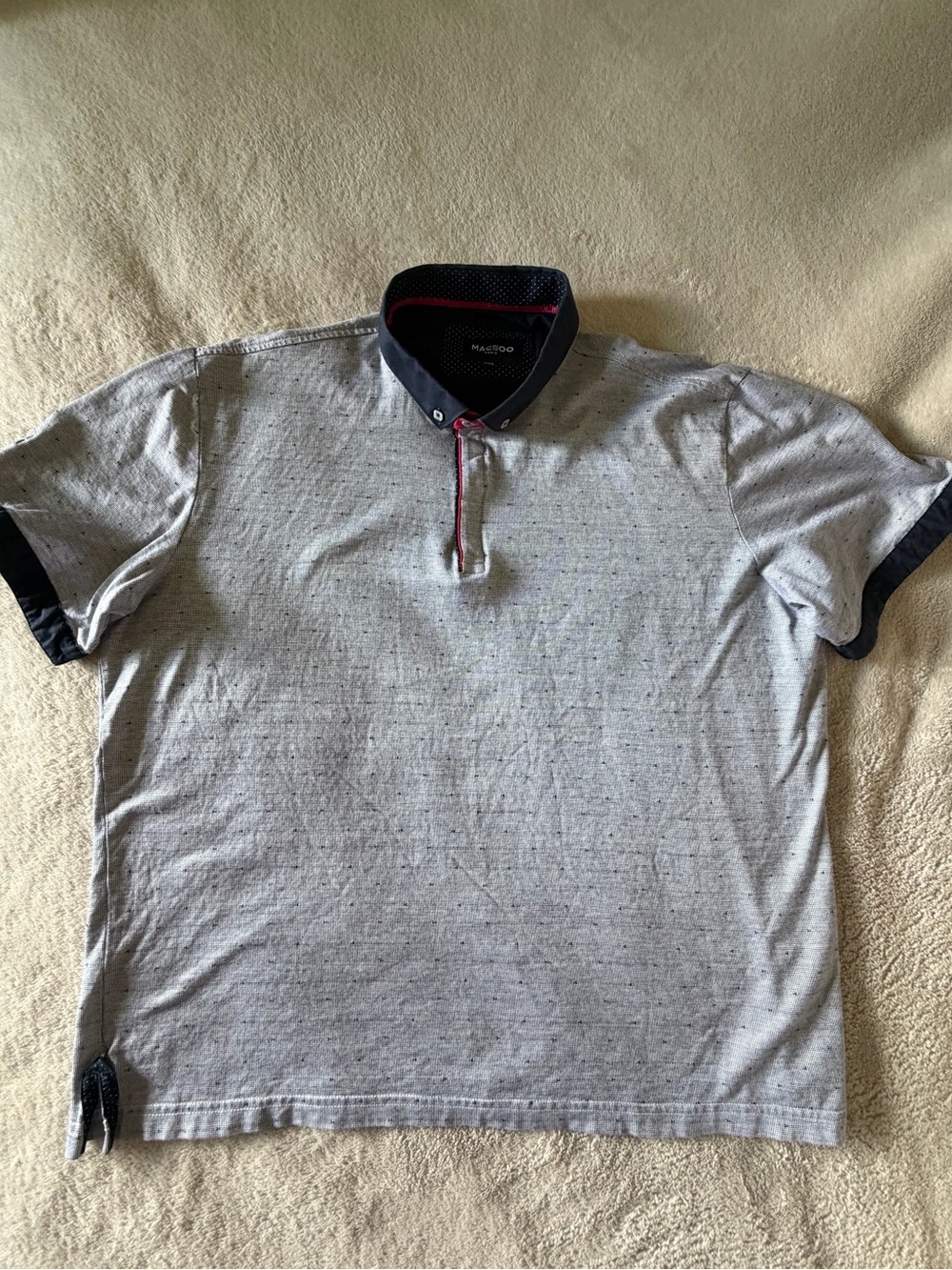 Men's Light Gray Polo Shirt with Navy Trim